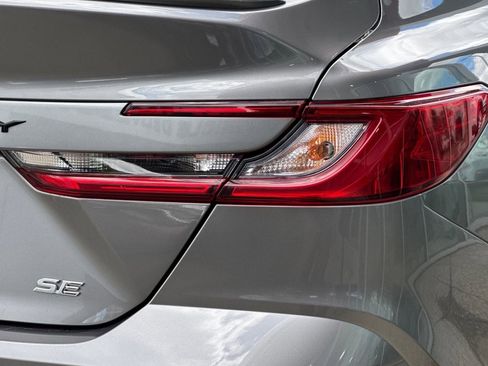 Used 2025 Toyota Camry SE image 11