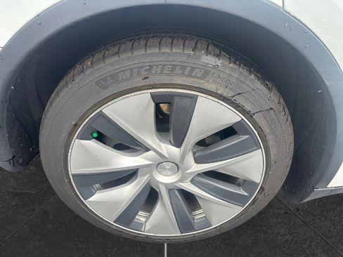 Used 2020 Tesla Model Y Long Range AWD/4WD image 16