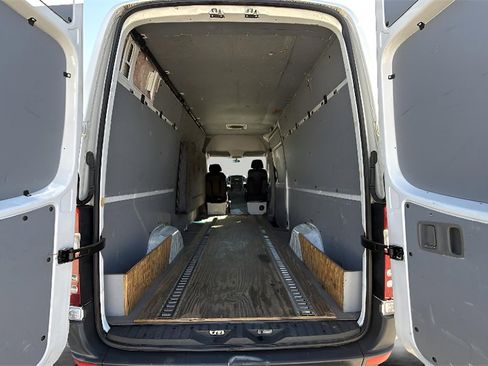 Used 2017 Freightliner Sprinter 2500 image 24