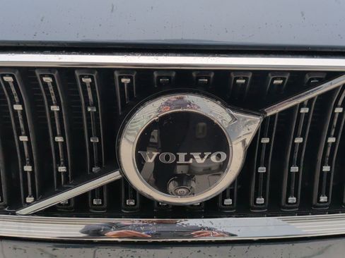 Used 2025 Volvo V60 B5 Cross Country Plus image 12