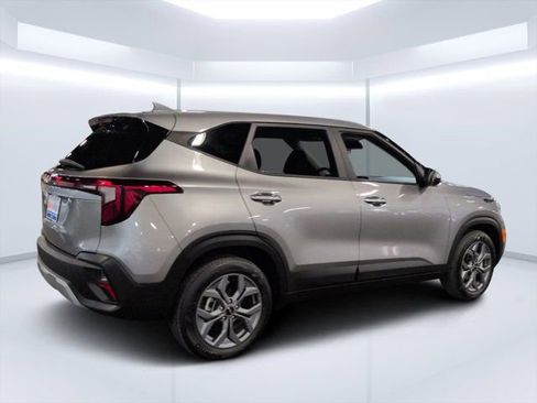 Used 2026 Kia Seltos LX FWD image 3