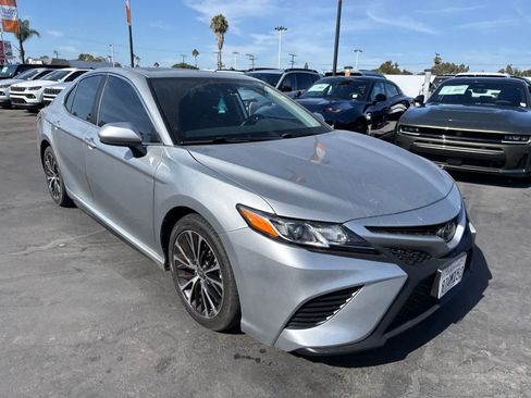 Used 2020 Toyota Camry SE FWD image 11