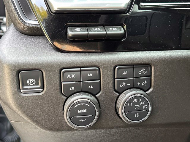 Used 2025 Chevrolet Silverado 3500 High Country w/ High Country Premium Package AWD/4WD image 29