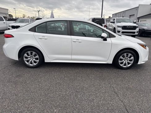 Used 2021 Toyota Corolla LE w/ Carpet Mat Package (TMS) image 23