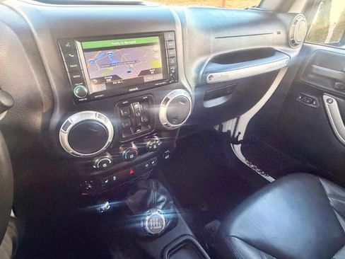 Used 2015 Jeep Wrangler Unlimited Sahara w/ Connectivity Group image 14