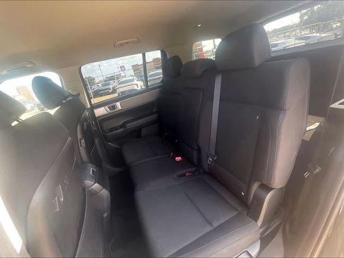 Used 2025 Hyundai Santa Fe SE FWD image 27