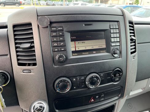 Used 2015 Mercedes-Benz Sprinter 2500 image 26