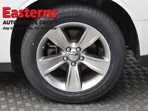 Used 2022 Dodge Challenger SXT image 8