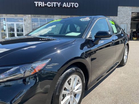 Used 2025 Toyota Camry LE FWD image 2