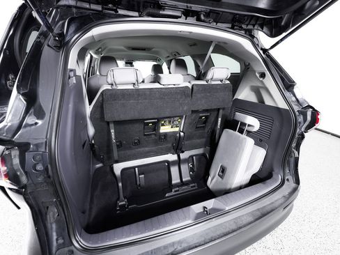 Used 2023 Toyota Sienna LE AWD/4WD image 14