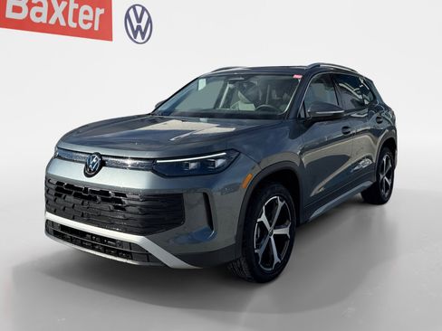 New 2025 Volkswagen Tiguan SE image 13