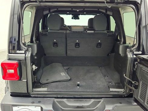 Used 2025 Jeep Wrangler Sahara image 21