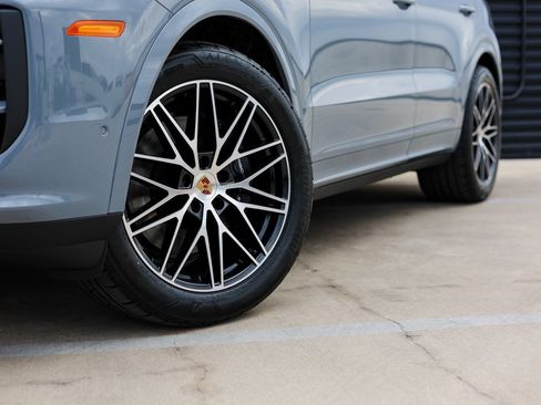 Certified 2026 Porsche Cayenne AWD/4WD image 12