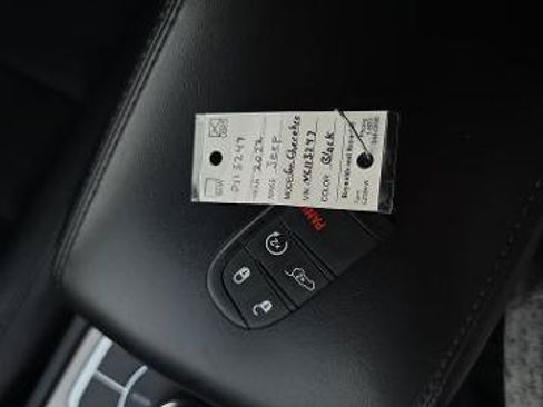 Used 2022 Jeep Grand Cherokee Laredo X AWD/4WD image 39