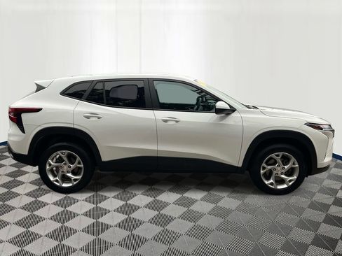 Used 2024 Chevrolet Trax LS w/ LS Convenience Package FWD image 6