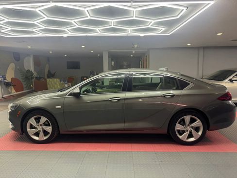 Used 2018 Buick Regal Preferred w/ Sights and Sounds Package FWD image 4
