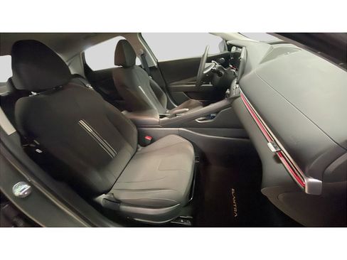 Used 2024 Hyundai Elantra SEL image 16