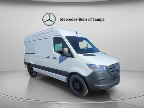 Used 2025 Mercedes-Benz Sprinter 2500 image 5