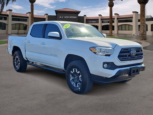 Used 2019 Toyota Tacoma SR5 RWD image 2