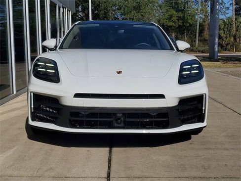 Used 2025 Porsche Panamera image 6