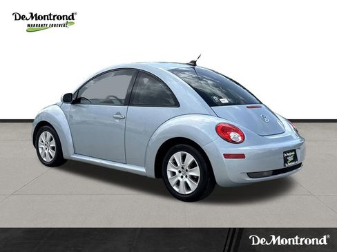 Used 2010 Volkswagen Beetle Coupe image 5