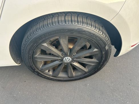 Used 2014 Volkswagen Golf TDI image 15