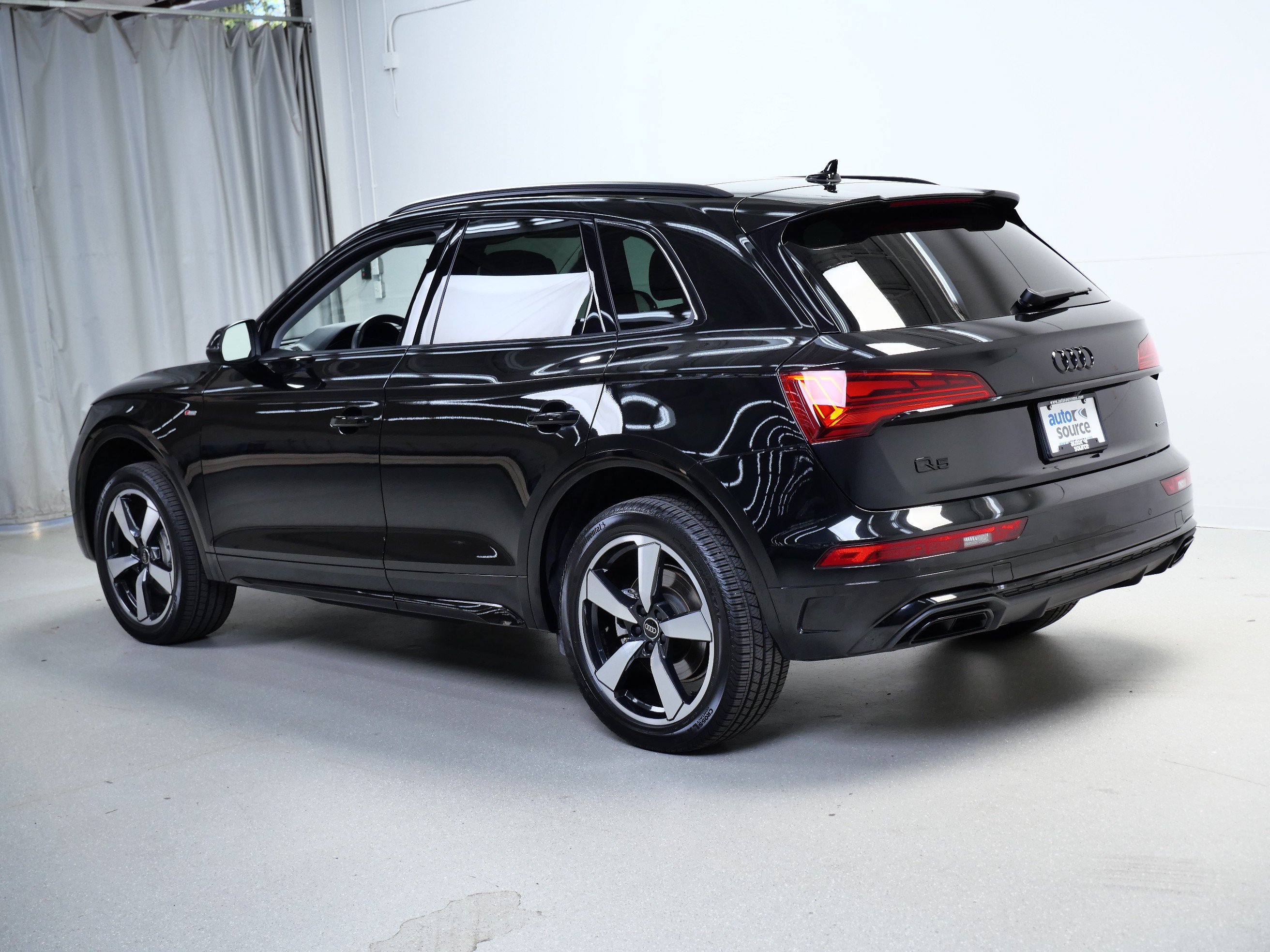 Used 2023 Audi Q5 2.0T Premium Plus w/ Premium Plus Package AWD/4WD image 10