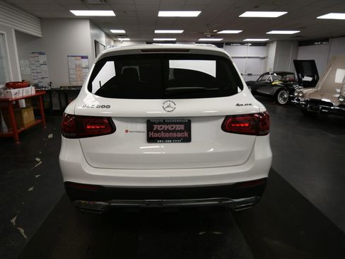 Used 2022 Mercedes-Benz GLC 300 4MATIC image 7