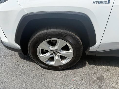 Used 2021 Toyota RAV4 LE AWD/4WD image 42