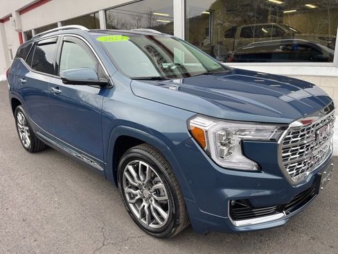 Used 2024 GMC Terrain Denali w/ Denali Premium Package image 2