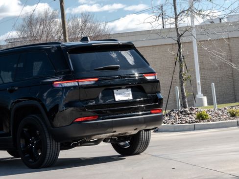 Used 2022 Jeep Grand Cherokee Altitude image 6