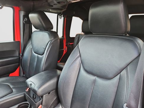 Used 2013 Jeep Wrangler Unlimited Sahara AWD/4WD image 21