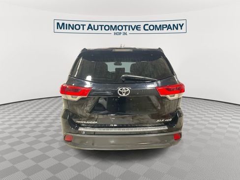Used 2019 Toyota Highlander XLE AWD/4WD image 7
