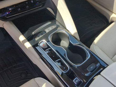 Used 2023 Buick Envision Avenir image 19