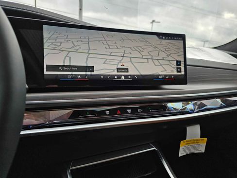 New 2025 BMW i7 xDrive60 w/ Executive Package image 30