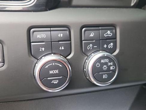 Used 2025 GMC Sierra 2500 AT4 w/ Technology Package image 37