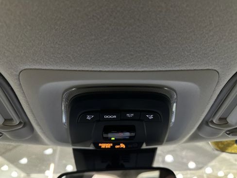 Used 2025 Toyota Corolla LE image 34