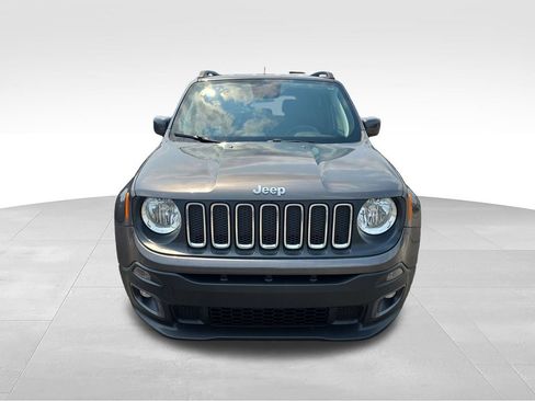 Used 2018 Jeep Renegade Latitude FWD image 8