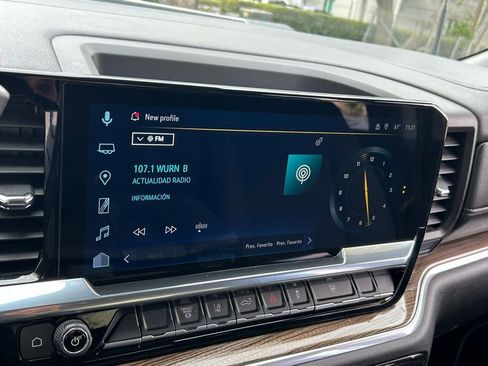 Used 2025 Chevrolet Silverado 2500 LT w/ Convenience Package image 22