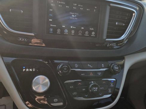 Used 2018 Chrysler Pacifica Touring Plus w/ Tire & Wheel Group image 32