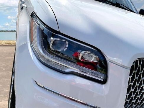 Used 2022 Lincoln Navigator Reserve AWD/4WD image 30