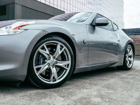 Used 2009 Nissan 370Z Touring RWD image 24