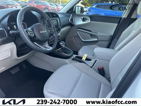 Certified 2025 Kia Soul LX image 2