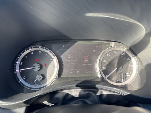 Used 2023 Toyota Highlander LE image 27