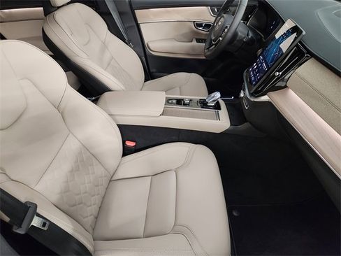 New 2025 Volvo XC90 B6 Core w/ Protection Package image 3