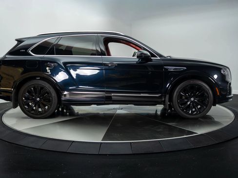 Used 2021 Bentley Bentayga w/ First Edition Specification image 11