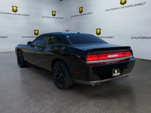 Used 2014 Dodge Challenger R/T RWD image 3