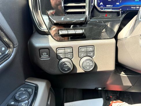 Used 2022 Chevrolet Silverado 1500 ZR2 w/ Technology Package image 17