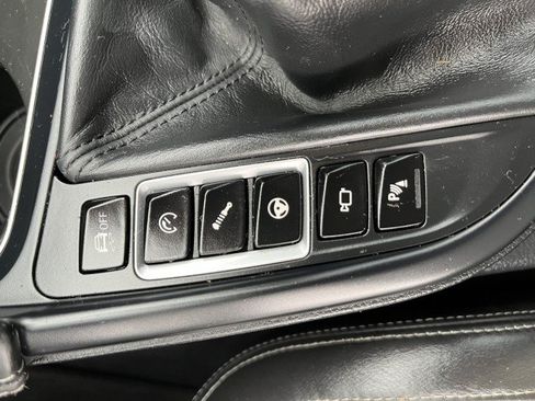 Used 2018 BMW M4 Coupe w/ Executive Package RWD image 26