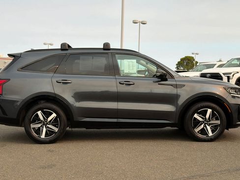 Used 2022 Kia Sorento S FWD image 6